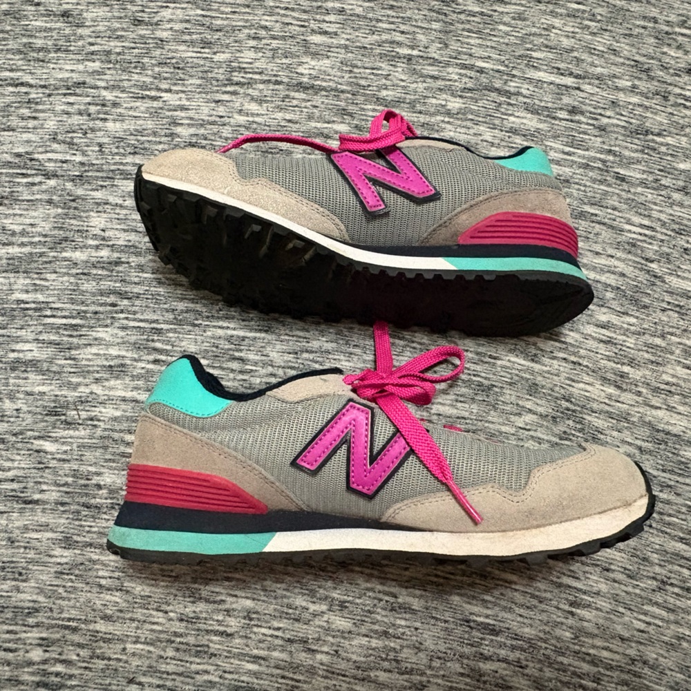 New Balance Ladies Sneakers Size 7 - Picture 3 of 7